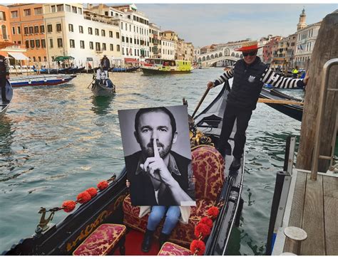 Violenza donne: a Venezia flash mob in gondola 